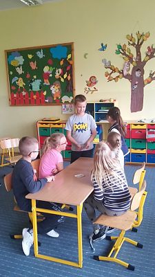 Grafika #7: Klasa III SP prowadzi hotel na greckiej wyspie - zajęcia metodą projektu