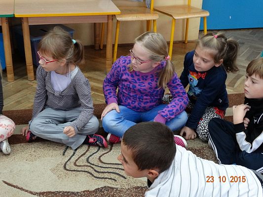 Grafika #12: Kotki z wizytą w szkole. 1a i 1b poznają literkę "k".