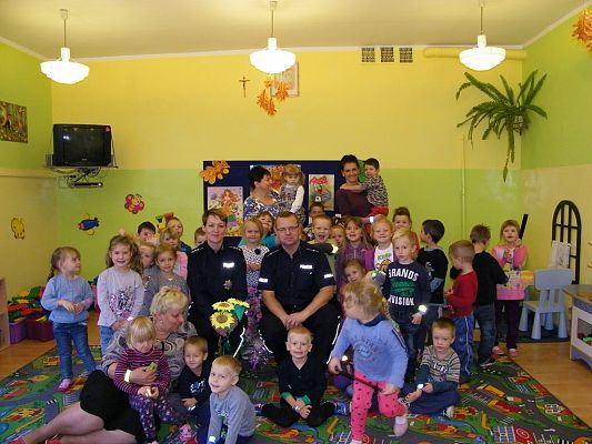 Grafika #6: Bezpieczeństwo na drodze – spotkanie z policjantami.