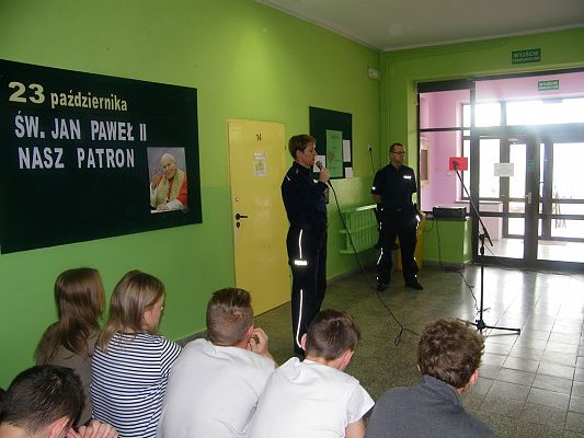 Grafika #0: Spotkanie uczniów z funkcjonariuszami policji