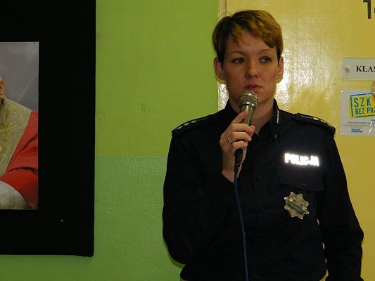 Grafika #1: Spotkanie uczniów z funkcjonariuszami policji