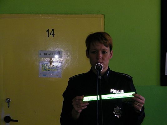 Grafika #3: Spotkanie policjantów z dziećmi w Szkole Podstawowej