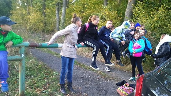 Grafika #6: 17 PRÓBNA ŁEBIEŃSKA DRUŻYNA BAŻYNOWY BÓR zbiera żołędzie i zarabia na mundury!