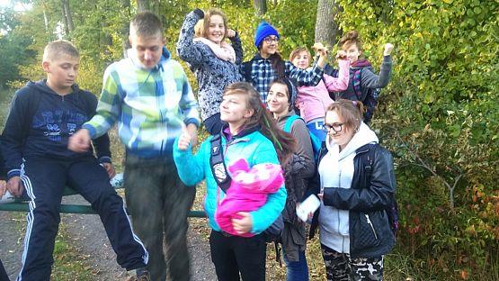 Grafika #8: 17 PRÓBNA ŁEBIEŃSKA DRUŻYNA BAŻYNOWY BÓR zbiera żołędzie i zarabia na mundury!