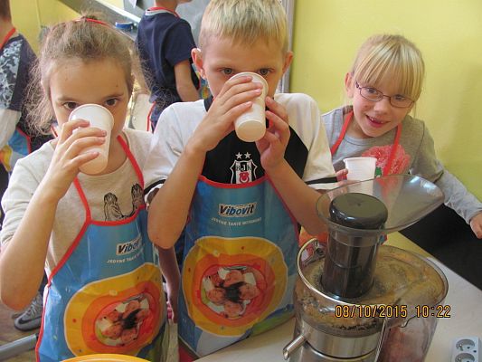 Grafika #12: "Robimy sok" - klasa II a