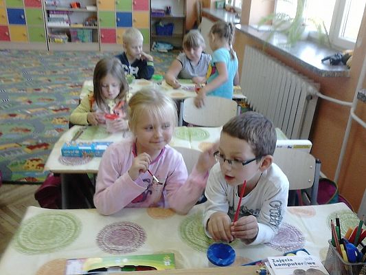 Grafika #1: Tak się bawią i uczą dzieci w klasie I A