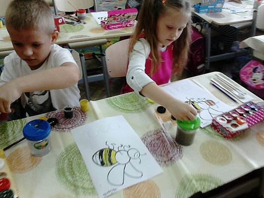 Grafika #2: Tak się bawią i uczą dzieci w klasie I A