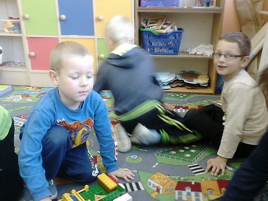 Grafika #9: Tak się bawią i uczą dzieci w klasie I A