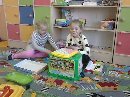 Grafika #11: Tak się bawią i uczą dzieci w klasie I A