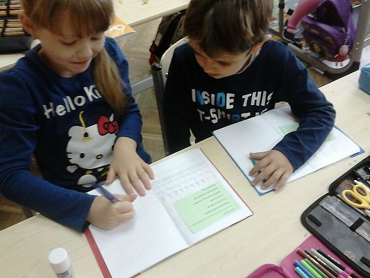 Grafika #22: Tak się bawią i uczą dzieci w klasie I A