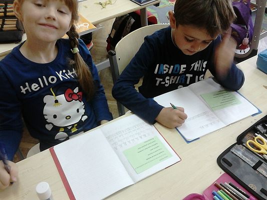 Grafika #23: Tak się bawią i uczą dzieci w klasie I A