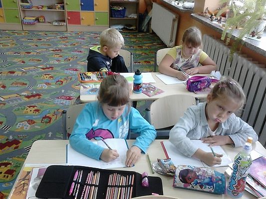 Grafika #24: Tak się bawią i uczą dzieci w klasie I A