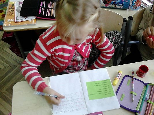 Grafika #25: Tak się bawią i uczą dzieci w klasie I A