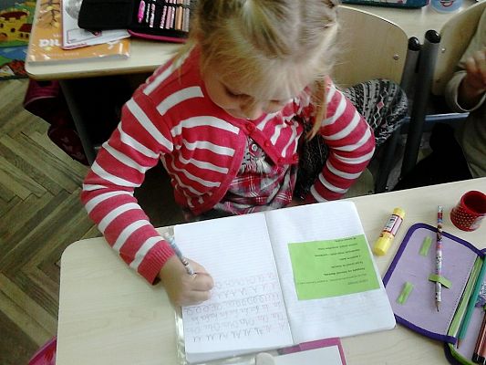 Grafika #26: Tak się bawią i uczą dzieci w klasie I A