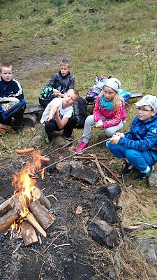 Grafika #5: Wyprawa klasy III i IV do lasu