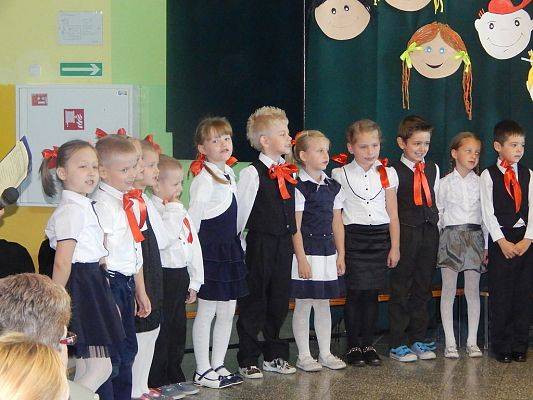 Grafika #1: Ślubowanie klas pierwszych