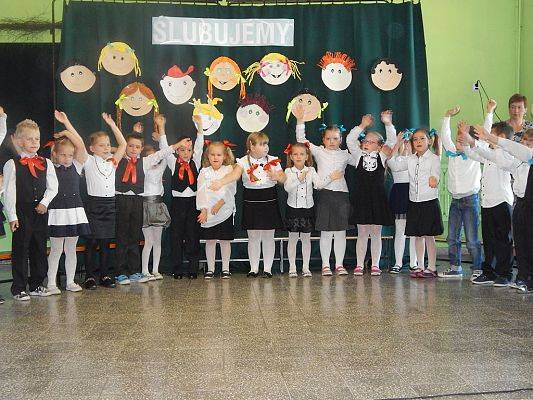 Grafika #9: Ślubowanie klas pierwszych