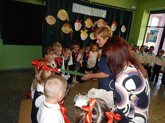 Grafika #13: Ślubowanie klas pierwszych