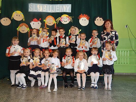 Grafika #15: Ślubowanie klas pierwszych