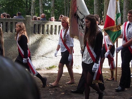 Grafika #1: Uroczystość religijno - patriotyczna na cmentarzu w Krępie Kaszubskiej