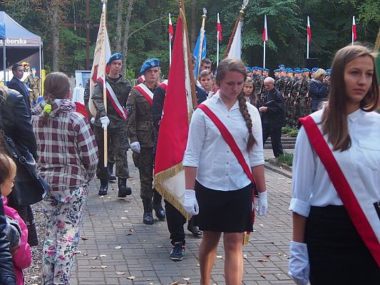 Grafika #4: Uroczystość religijno - patriotyczna na cmentarzu w Krępie Kaszubskiej