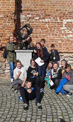 Grafika #4: NASI DZIELNI HARCERZE Z 17 ŁEBIEŃSKIEJ DRUŻYNY BAŻYNOWY BÓR UCZESTNIKAMI JESIENNEJ GRY POLOWEJ 2015