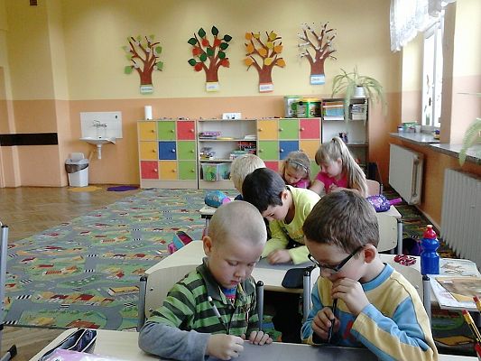 Grafika #3: Pierwszaki uczą się o ruchu drogowym