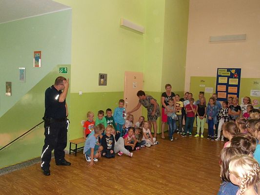 Grafika #2: Bezpieczna droga do szkoły.