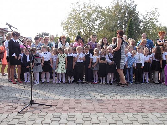 Grafika #1: Uroczyste rozpoczęcie roku szkolnego 2015/2016