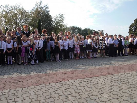 Grafika #3: Uroczyste rozpoczęcie roku szkolnego 2015/2016