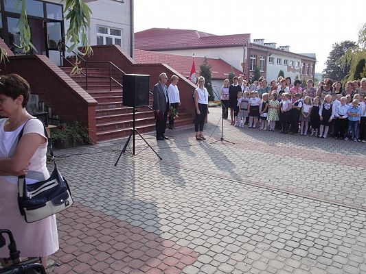 Grafika #2: Uroczyste rozpoczęcie roku szkolnego 2015/2016