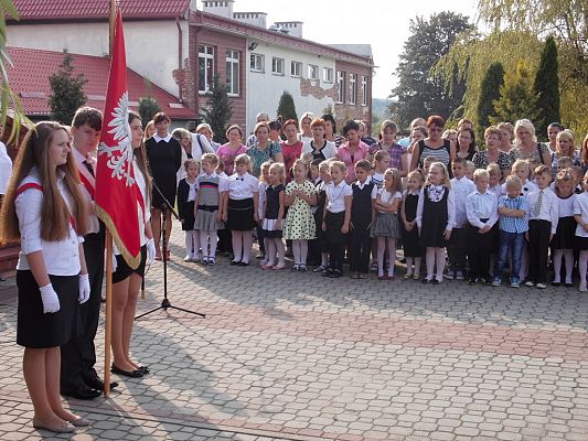 Grafika #4: Uroczyste rozpoczęcie roku szkolnego 2015/2016