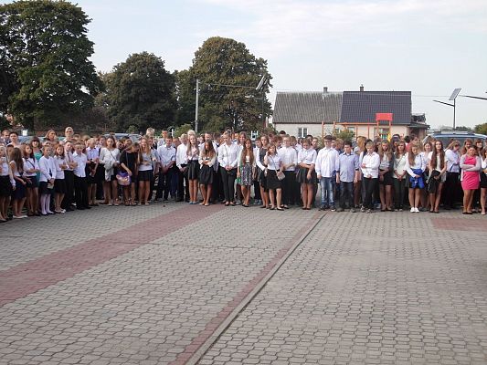 Grafika #5: Uroczyste rozpoczęcie roku szkolnego 2015/2016