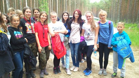 Grafika #0: Harcerze z drużyny Bażynowy bór na Małym Obozie w Szklanej Hucie