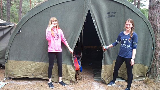 Grafika #1: Harcerze z drużyny Bażynowy bór na Małym Obozie w Szklanej Hucie