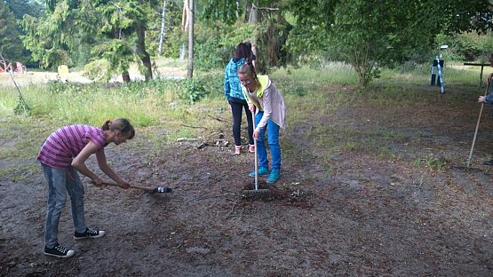 Grafika #3: Harcerze z drużyny Bażynowy bór na Małym Obozie w Szklanej Hucie