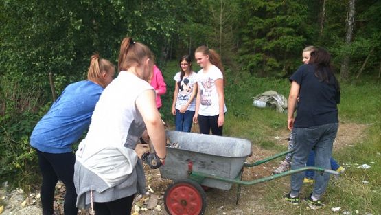 Grafika #4: Harcerze z drużyny Bażynowy bór na Małym Obozie w Szklanej Hucie