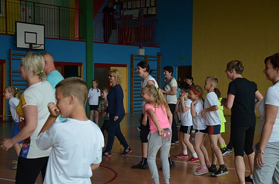 Grafika #2: Festyn rodzinny klas I-III "Mamo, Tato, pobaw się ze mną"