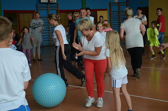 Grafika #3: Festyn rodzinny klas I-III "Mamo, Tato, pobaw się ze mną"