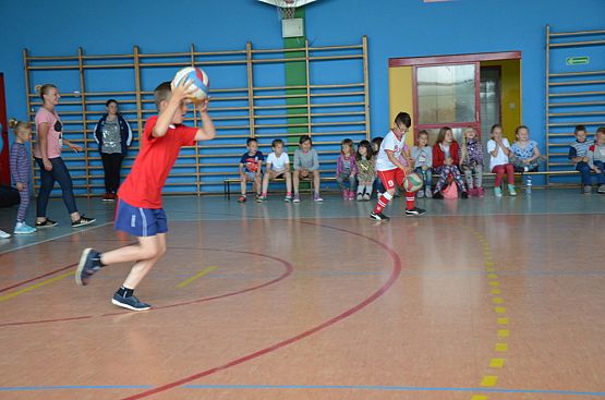 Grafika #9: Festyn rodzinny klas I-III "Mamo, Tato, pobaw się ze mną"