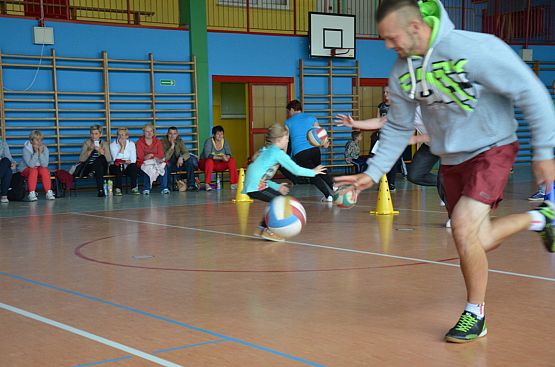 Grafika #10: Festyn rodzinny klas I-III "Mamo, Tato, pobaw się ze mną"