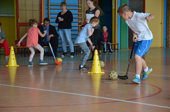 Grafika #12: Festyn rodzinny klas I-III "Mamo, Tato, pobaw się ze mną"