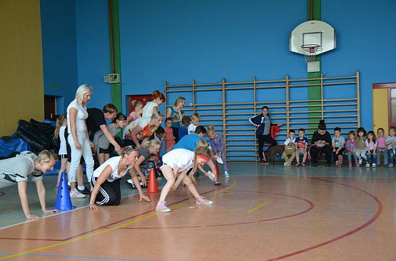 Grafika #13: Festyn rodzinny klas I-III "Mamo, Tato, pobaw się ze mną"