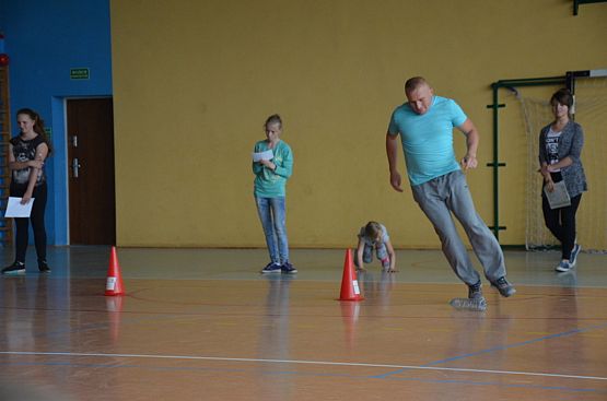 Grafika #14: Festyn rodzinny klas I-III "Mamo, Tato, pobaw się ze mną"