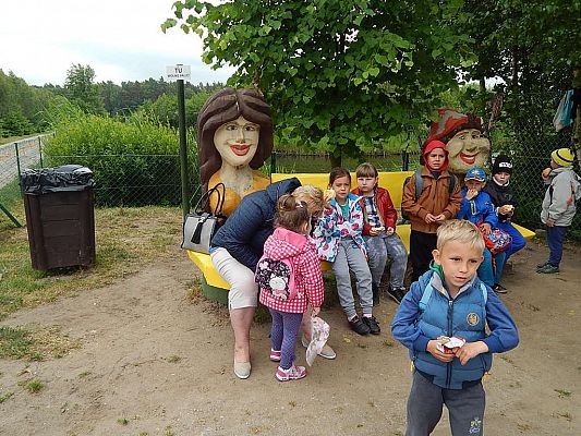 Grafika #1: Wycieczka do Parku Dinozaurów