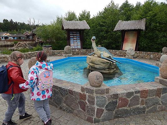 Grafika #4: Wycieczka do Parku Dinozaurów