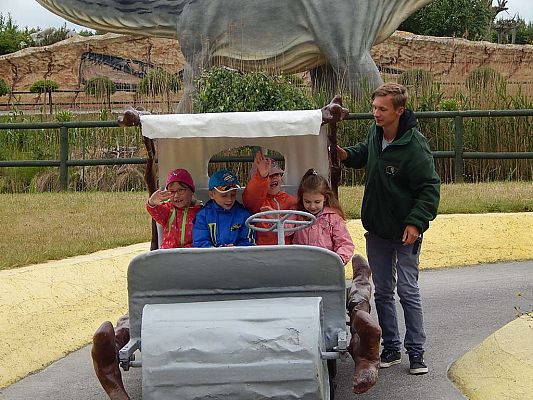 Grafika #8: Wycieczka do Parku Dinozaurów