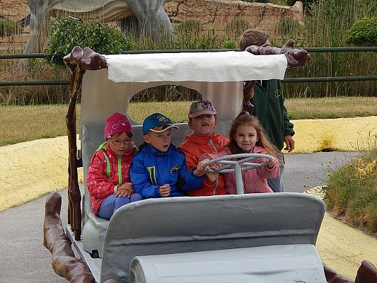 Grafika #9: Wycieczka do Parku Dinozaurów