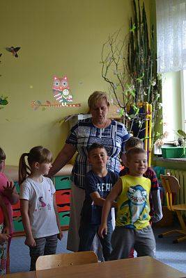 Grafika #2: Przedszkolaki w szkole