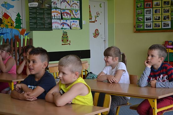 Grafika #5: Przedszkolaki w szkole